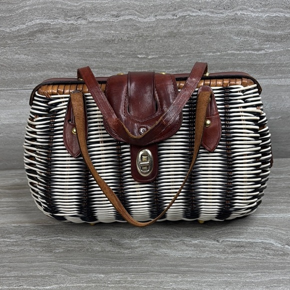 Vintage Styled by Encore Woven Clamshell Handbag - Picture 1 of 12